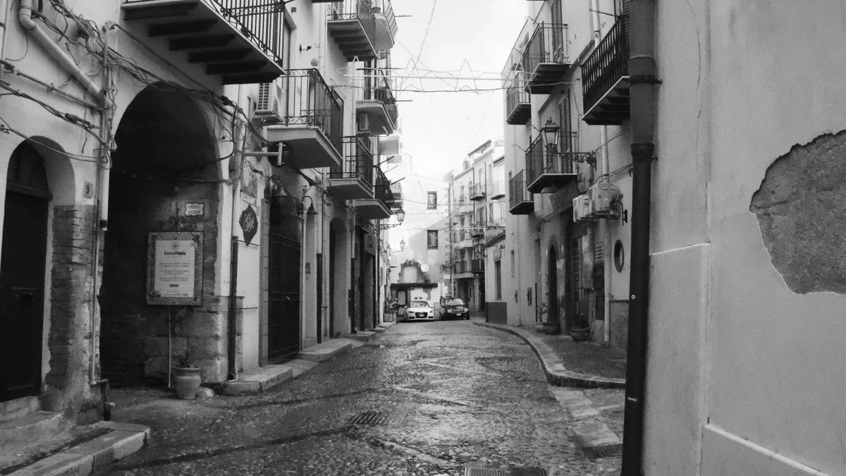 Viaggio con pioggia e vento: come decidere quali visite anticipare